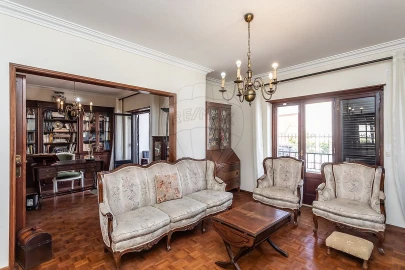 Moradia T5 para Venda em Carcavelos e Parede