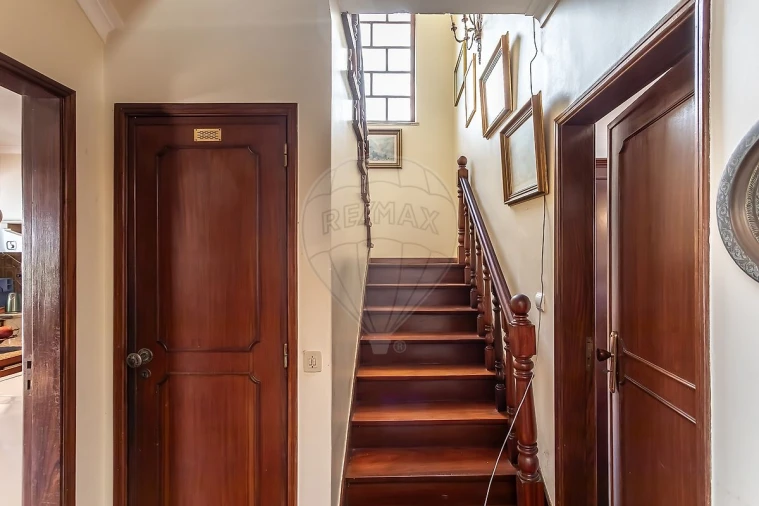 Moradia T5 para Venda em Carcavelos e Parede Foto 8