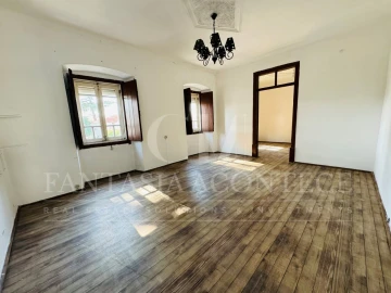 Moradia T4 para Venda em Crato e Mártires, Flor da Rosa e Vale do Peso