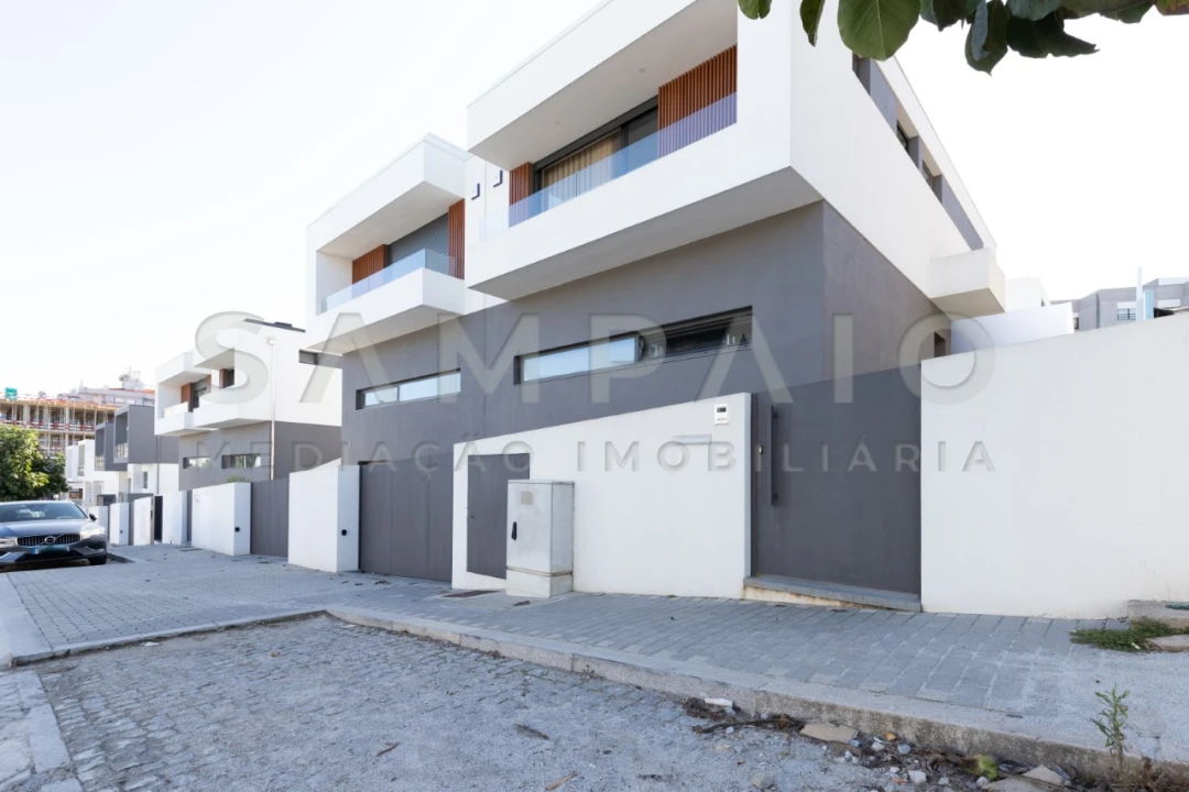 Moradia T3 para Venda em Fânzeres e São Pedro da Cova Foto 2