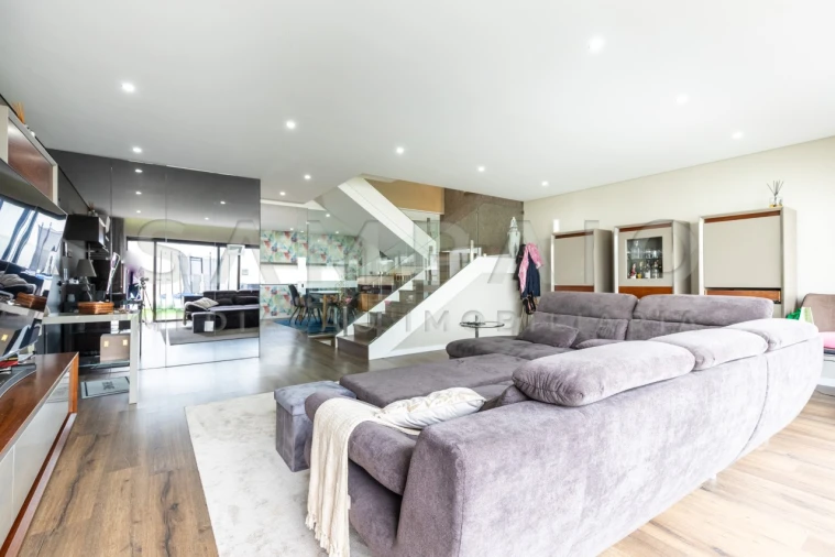 Moradia T3 para Venda em Fânzeres e São Pedro da Cova Foto 9