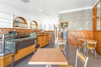 Loja para Venda em Charneca de Caparica e Sobreda