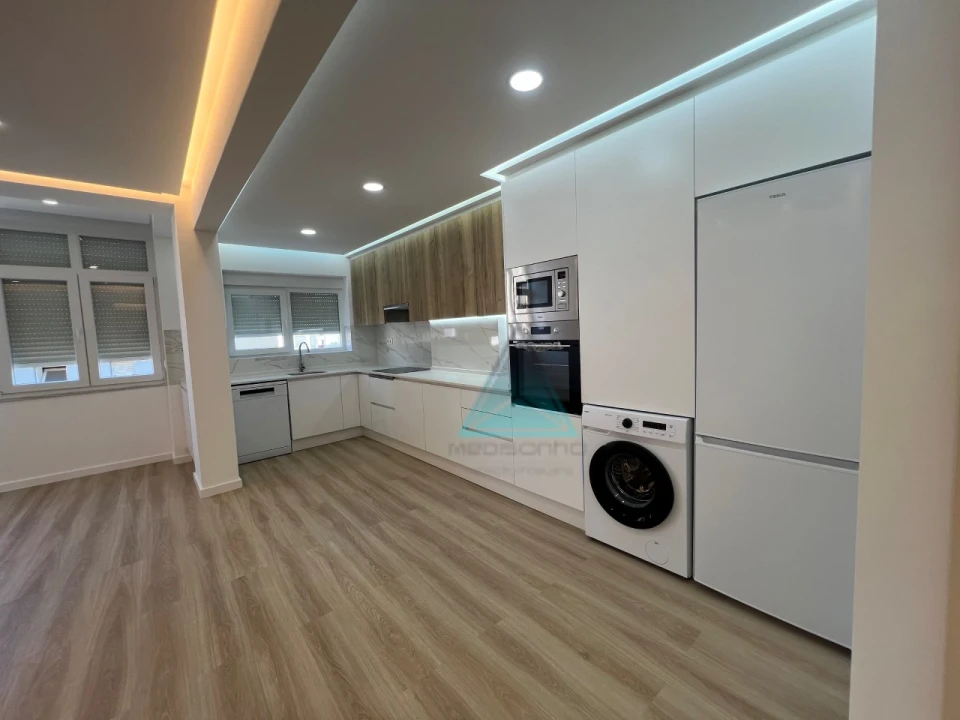 Apartamento T3 para Venda em Laranjeiro e Feijó Foto 1