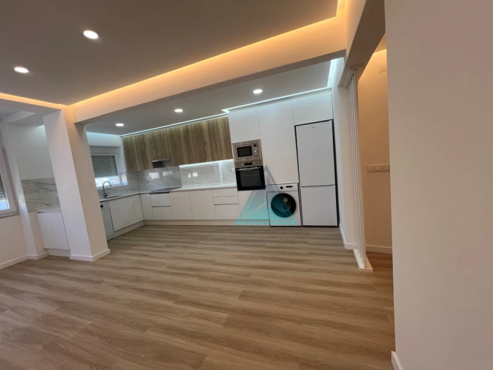 Apartamento T3 para Venda em Laranjeiro e Feijó Foto 5
