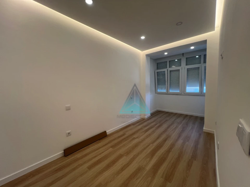 Apartamento T3 para Venda em Laranjeiro e Feijó Foto 8