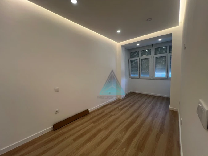 Apartamento T3 para Venda em Laranjeiro e Feijó Foto 8