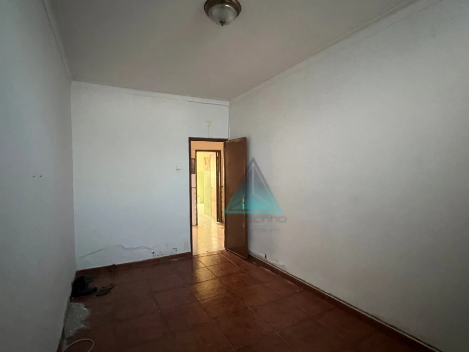 Apartamento T1 para Venda em Laranjeiro e Feijó Foto 17