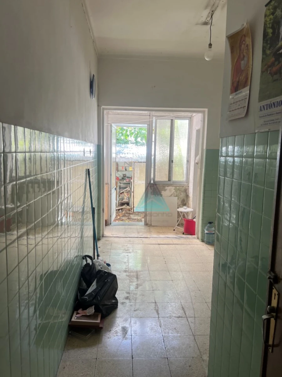 Apartamento T1 para Venda em Laranjeiro e Feijó Foto 5