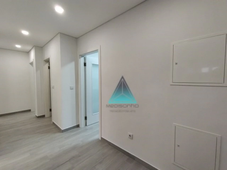 Apartamento T1 para Venda em Laranjeiro e Feijó Foto 8