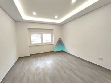 Apartamento T1 para Venda em Laranjeiro e Feijó