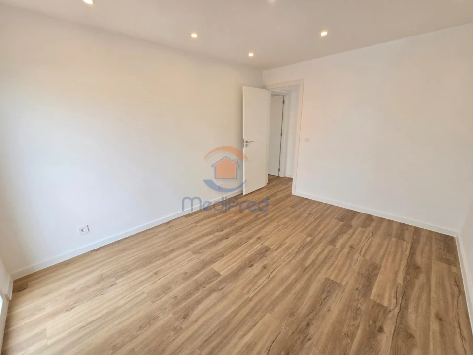 Apartamento T2 para Venda em Algueirão-Mem Martins Foto 8