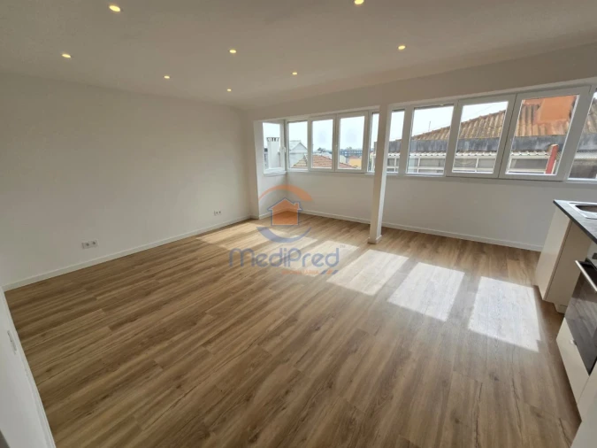 Apartamento T2 para Venda em Algueirão-Mem Martins Foto 2