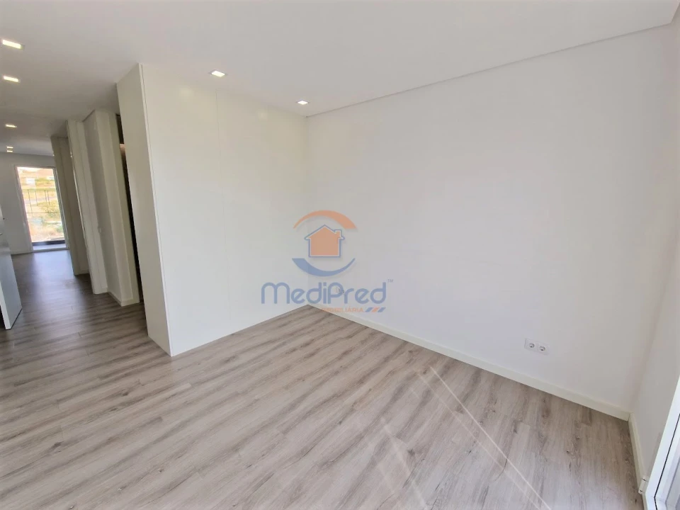 Apartamento T3 para Venda em Santo António dos Cavaleiros e Frielas Foto 16