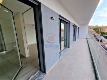 Apartamento T3 para Venda em Santo António dos Cavaleiros e Frielas