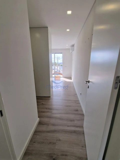 Apartamento T3 para Venda em Santo António dos Cavaleiros e Frielas