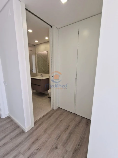 Apartamento T3 para Venda em Santo António dos Cavaleiros e Frielas