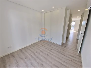 Apartamento T3 para Venda em Santo António dos Cavaleiros e Frielas