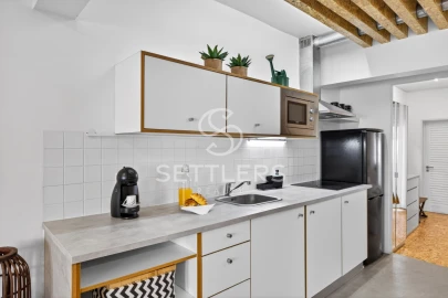 Apartamento T1 para Venda em Carcavelos e Parede