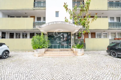 Apartamento T1 para Venda em Carcavelos e Parede