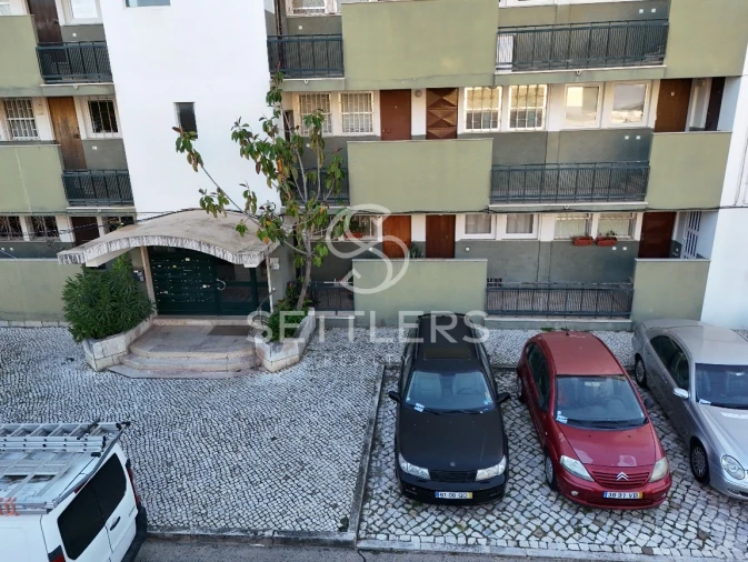 Apartamento T1 para Venda em Carcavelos e Parede Foto 19