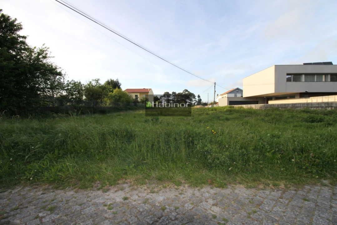 Terreno para Venda em Carreço Foto 2