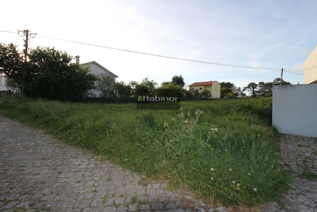 Terreno para Venda em Carreço Foto 3