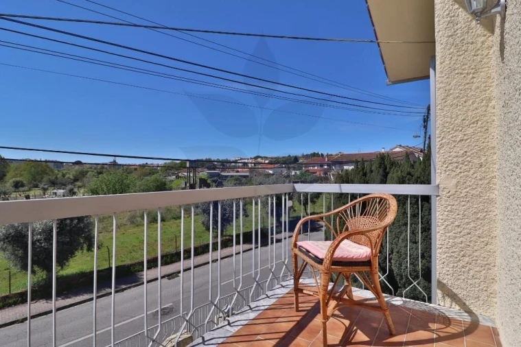 Moradia T3 para Venda em Abraveses Foto 6