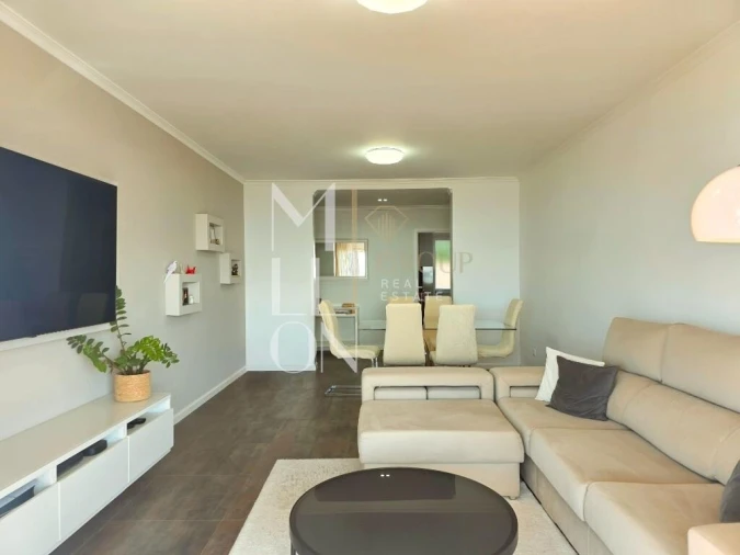 Apartamento T2 para Venda em Caniço Foto 3