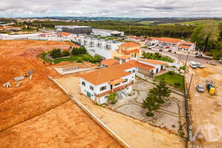 Moradia T3 para Venda em Cadaval e Pêro Moniz Foto 35