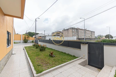 Moradia T4 para Venda em Arcozelo