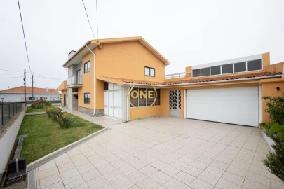 Moradia T4 para Venda em Arcozelo