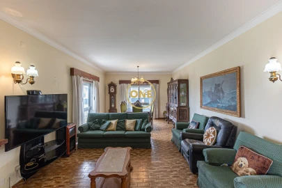 Moradia T4 para Venda em Arcozelo