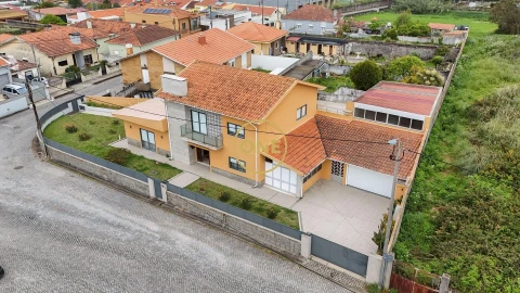 Moradia T4 para Venda em Arcozelo