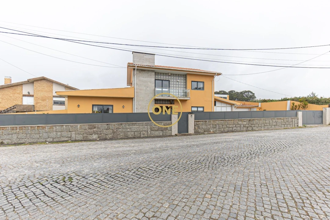 Moradia T4 para Venda em Arcozelo Foto 23