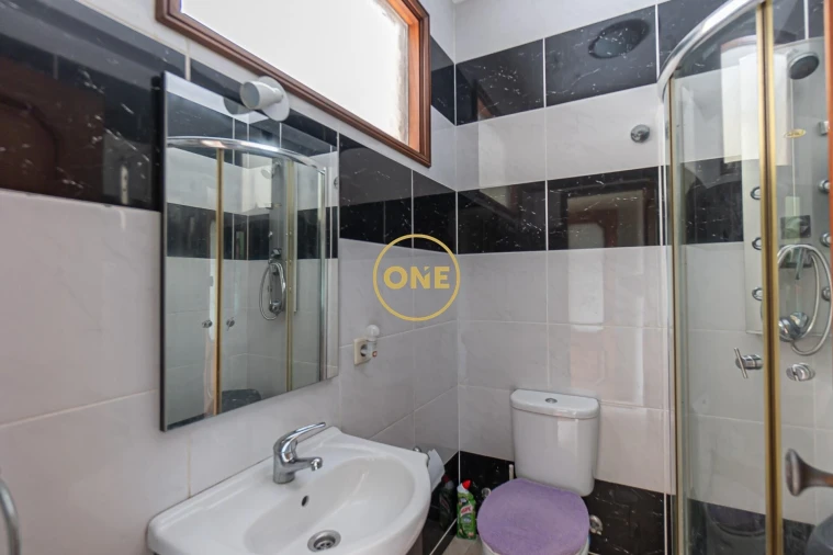 Moradia T4 para Venda em Arcozelo Foto 15