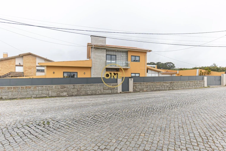 Moradia T4 para Venda em Arcozelo Foto 23