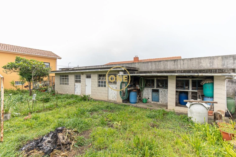 Moradia T4 para Venda em Arcozelo Foto 4