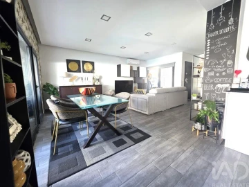 Moradia T4 para Venda em Charneca de Caparica e Sobreda