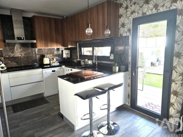 Moradia T4 para Venda em Charneca de Caparica e Sobreda