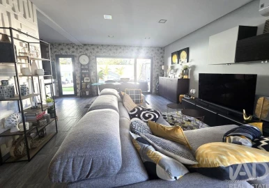 Moradia T4 para Venda em Charneca de Caparica e Sobreda