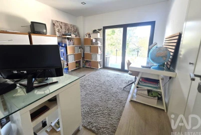 Moradia T4 para Venda em Charneca de Caparica e Sobreda