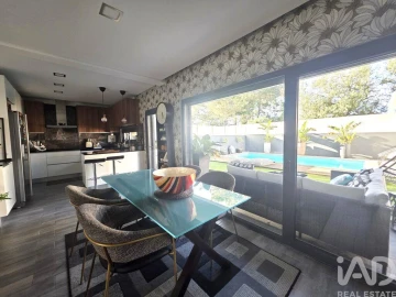 Moradia T4 para Venda em Charneca de Caparica e Sobreda