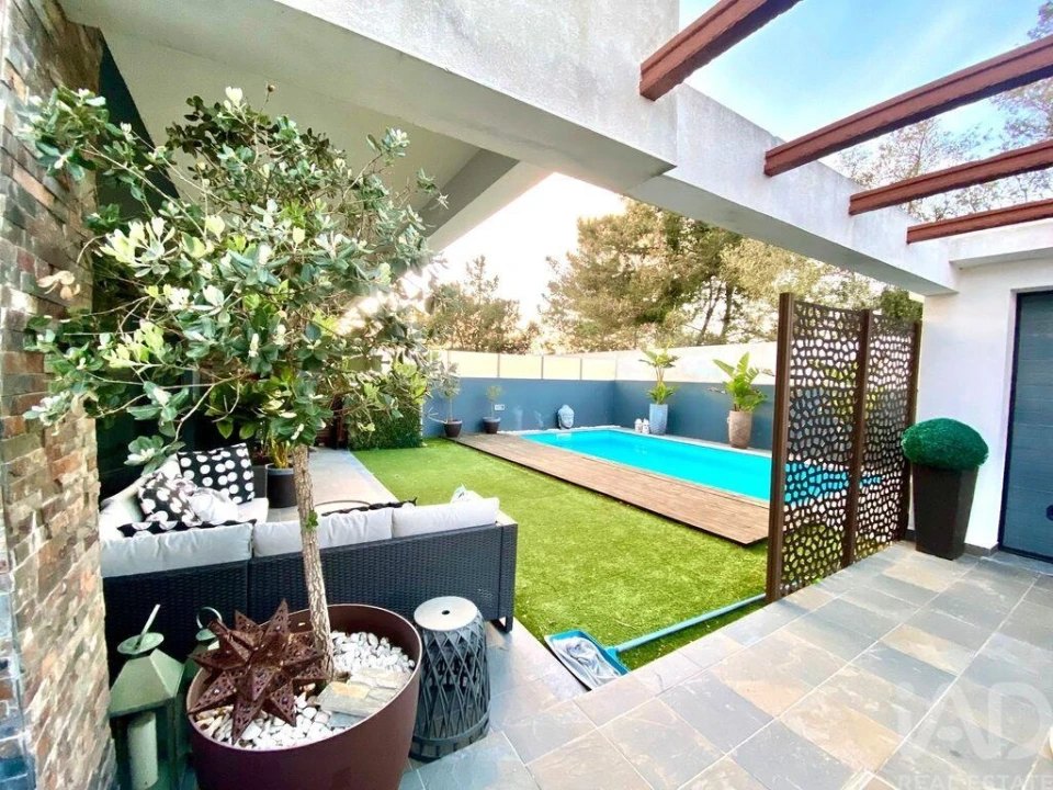 Moradia T4 para Venda em Charneca de Caparica e Sobreda Foto 1