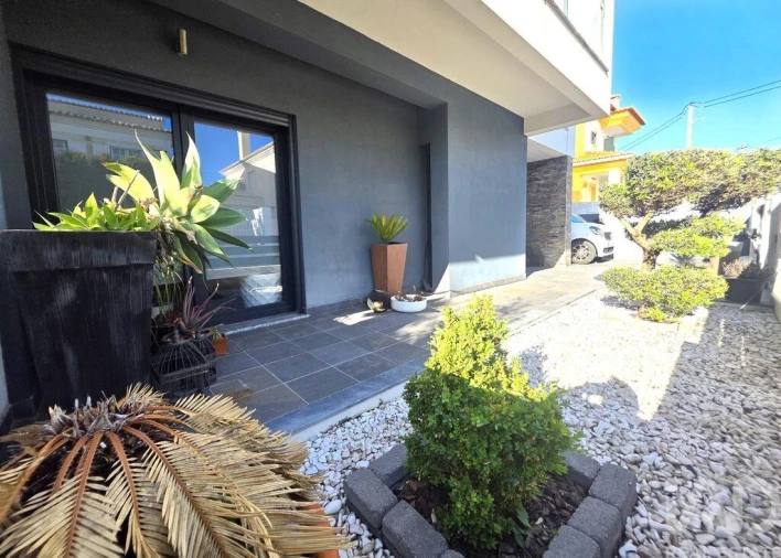 Moradia T4 para Venda em Charneca de Caparica e Sobreda Foto 3