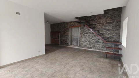 Moradia T2 para Venda em Funchal (Santa Luzia)