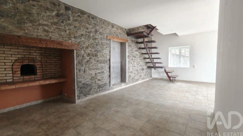 Moradia T2 para Venda em Funchal (Santa Luzia)