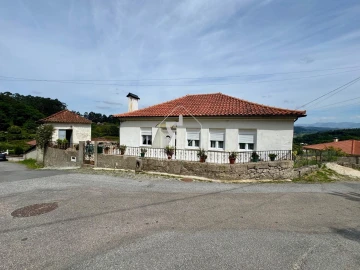 Moradia T3 para Venda em São Jorge e Ermelo