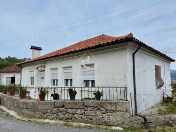 Moradia T3 para Venda em São Jorge e Ermelo