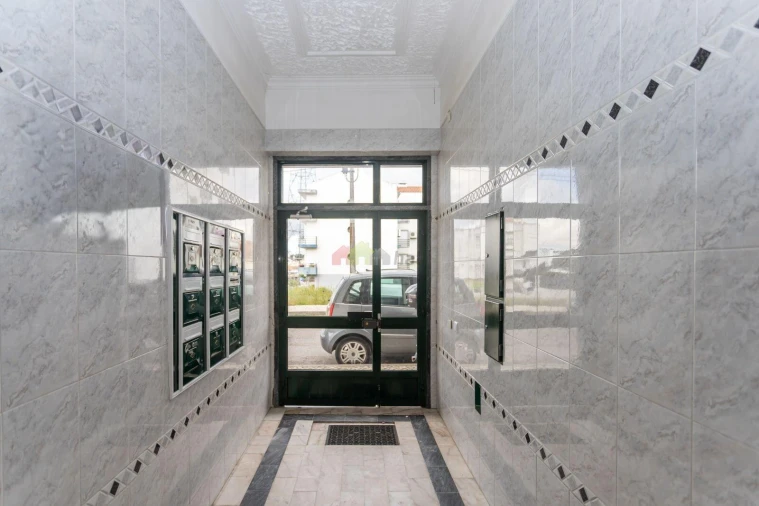 Apartamento T2 para Venda em Quinta do Conde Foto 23