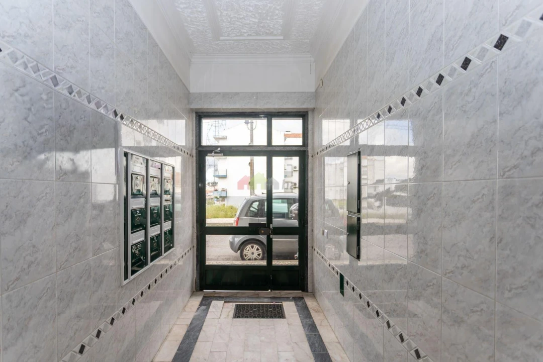 Apartamento T2 para Venda em Quinta do Conde Foto 23